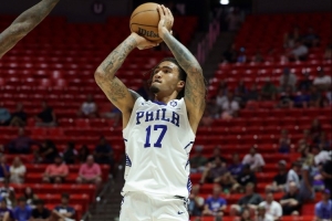 效率挺高！席菲诺10中6拿到17分3板 三分2中2&amp;但有6失误