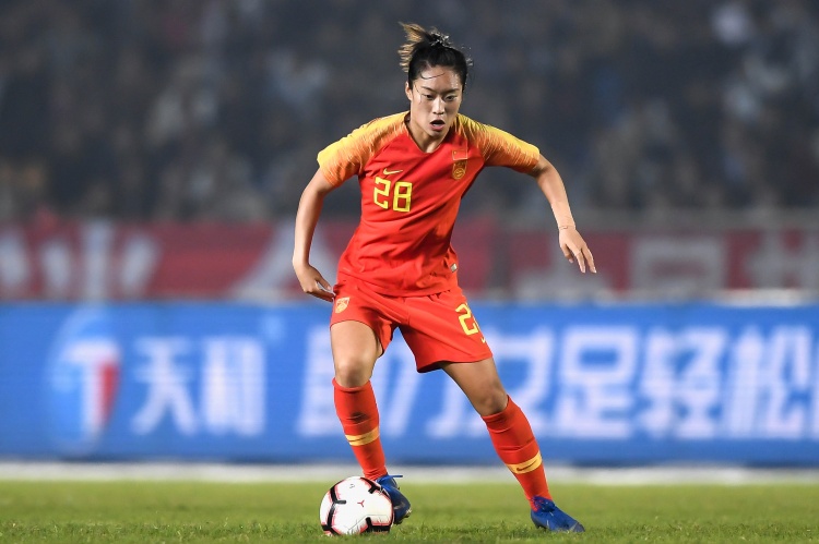 华体会官方网-唐佳丽：第二场比赛要掌握好球权，上届亚洲杯夺冠是非常大的鼓励